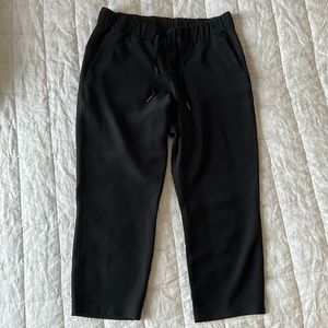 Lululemon On the Fly Crop 23” Woven Pants - Black (Size 8)